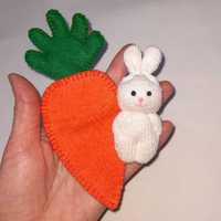 Игрушка на ладошку антистресс Кролик, Зайчик малыш в морковке-конверте