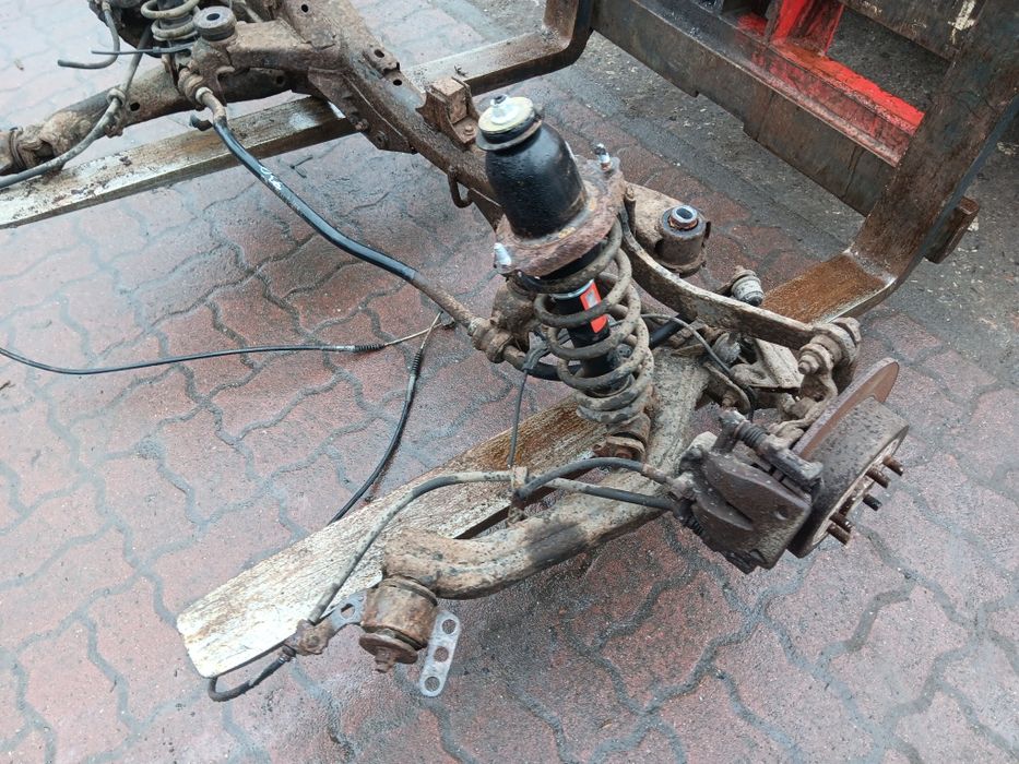 Toyota Avensis t25 zawieszenie tył tylne kompletne belka amortyzator