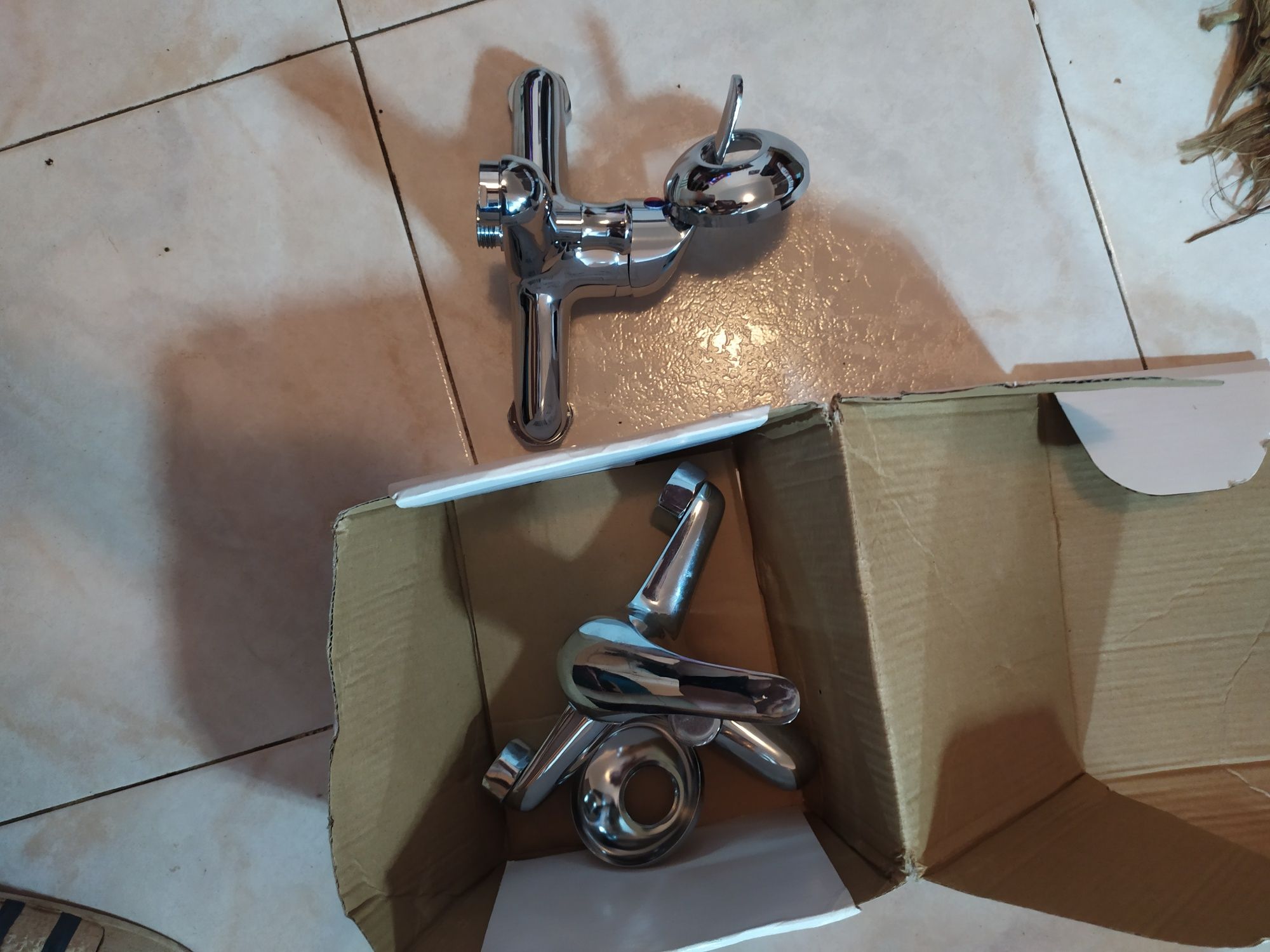 3 torneiras novas na caixa