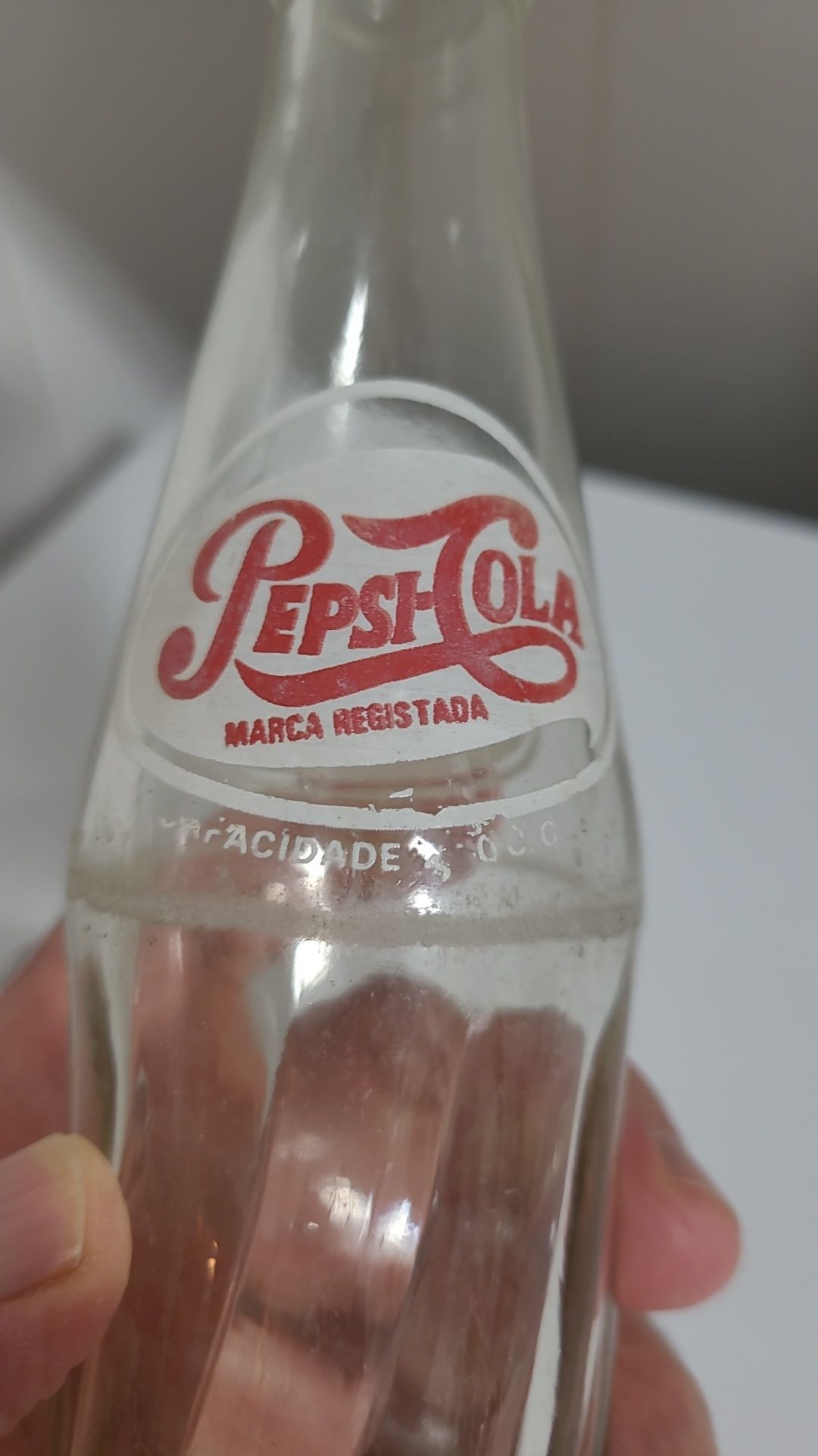 Antiga garrafa pirogravada de Coca-Cola