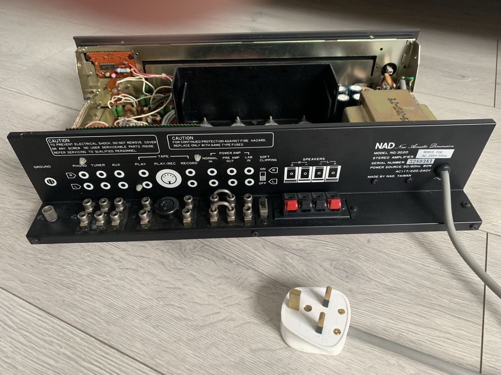 Wzmacniacz NAD3020