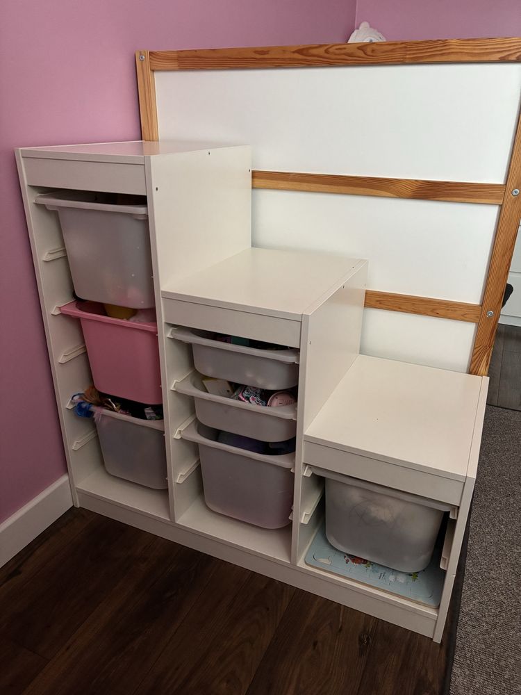Regał na zabawki Ikea Trofast z pojemnikami biały