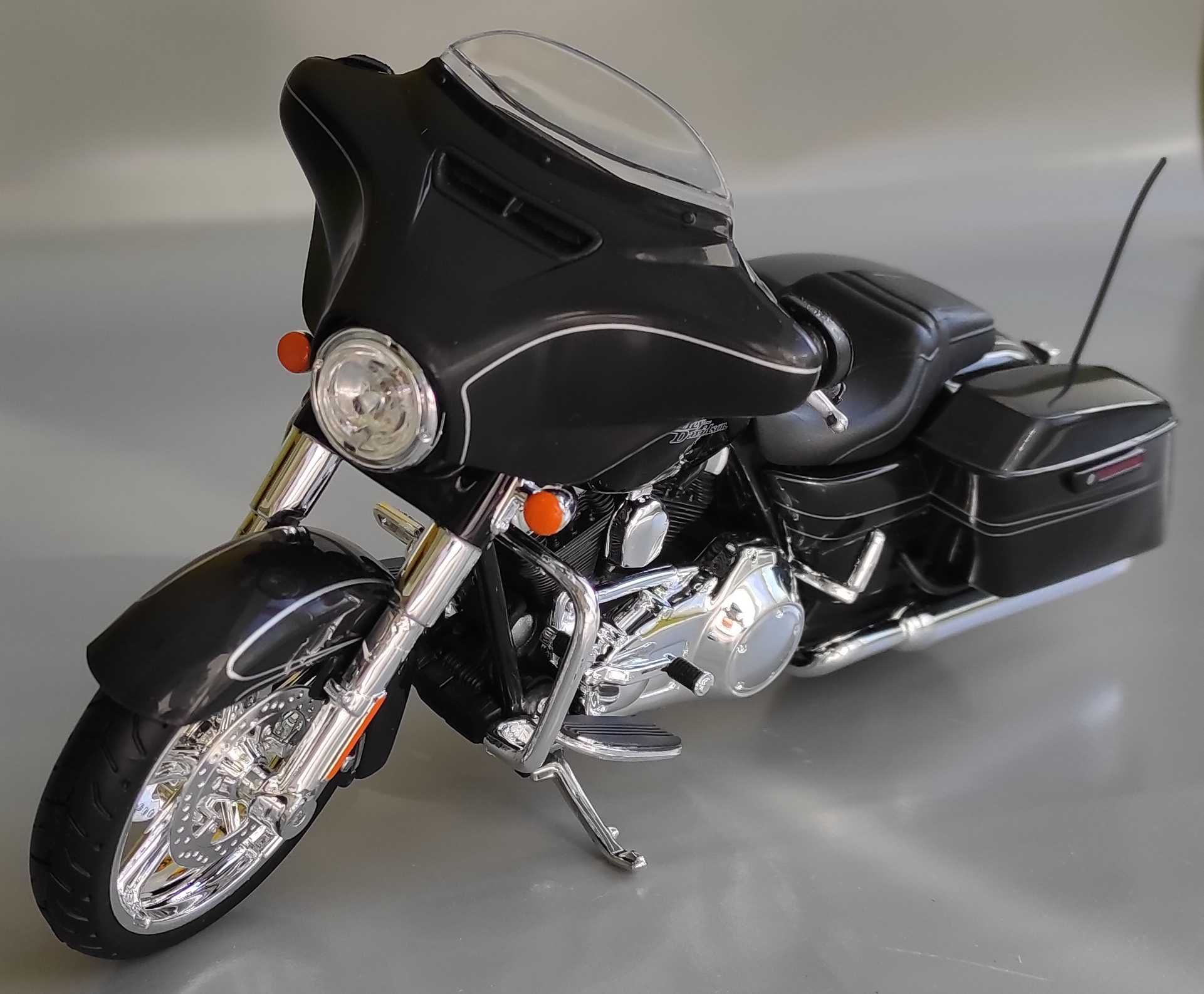 Модель мотоцикла "Harley-Davidson Street Glide Special" 1/12 (Maisto)