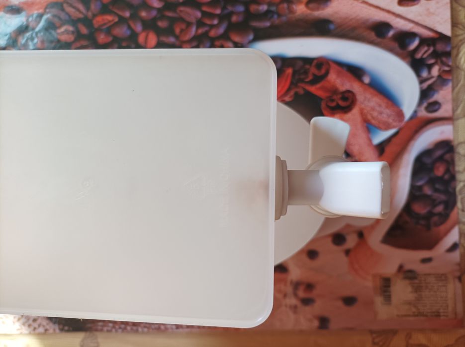 Контейнер с краником для холодильника