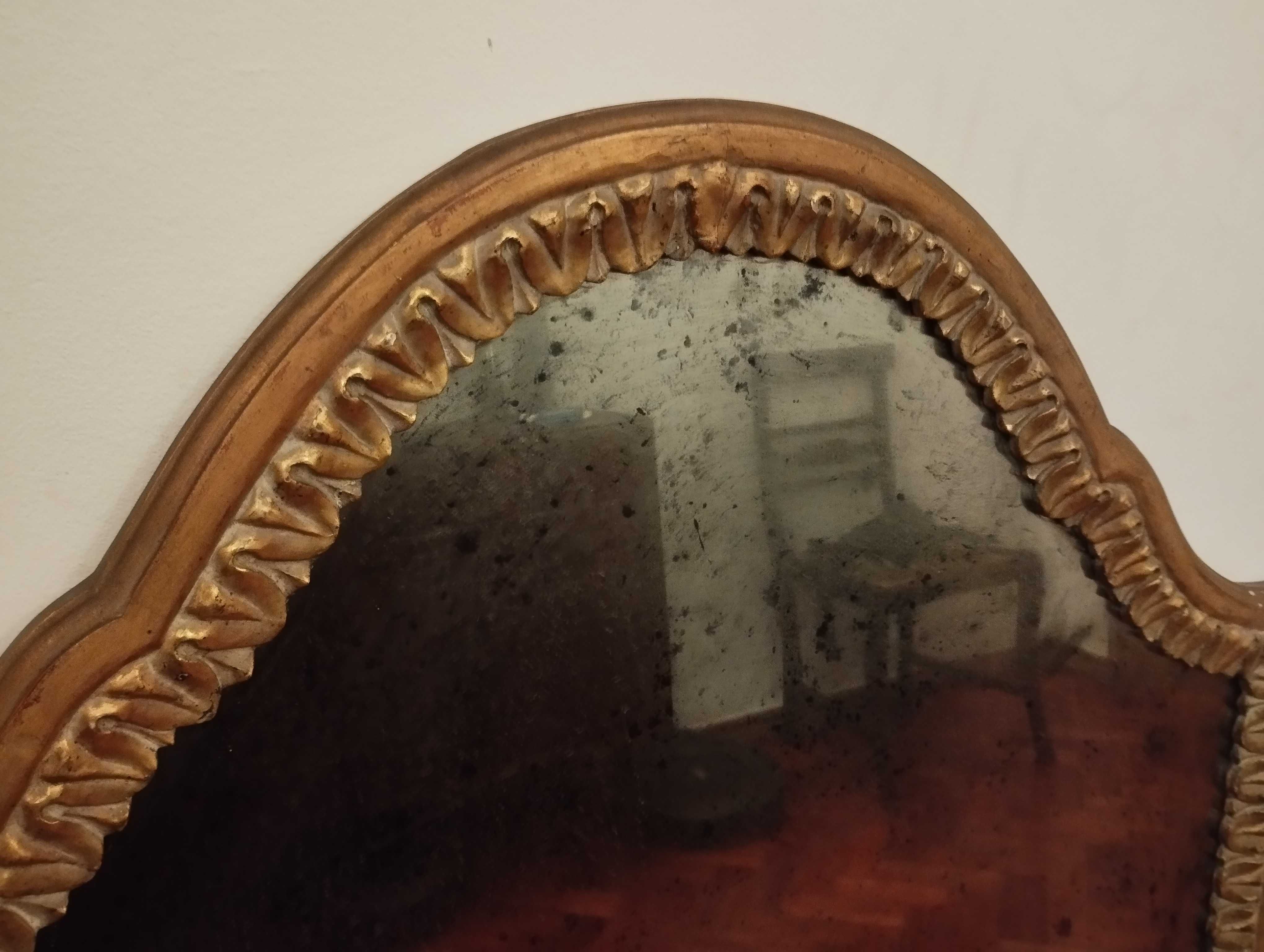 Espelho antigo em talha dourada