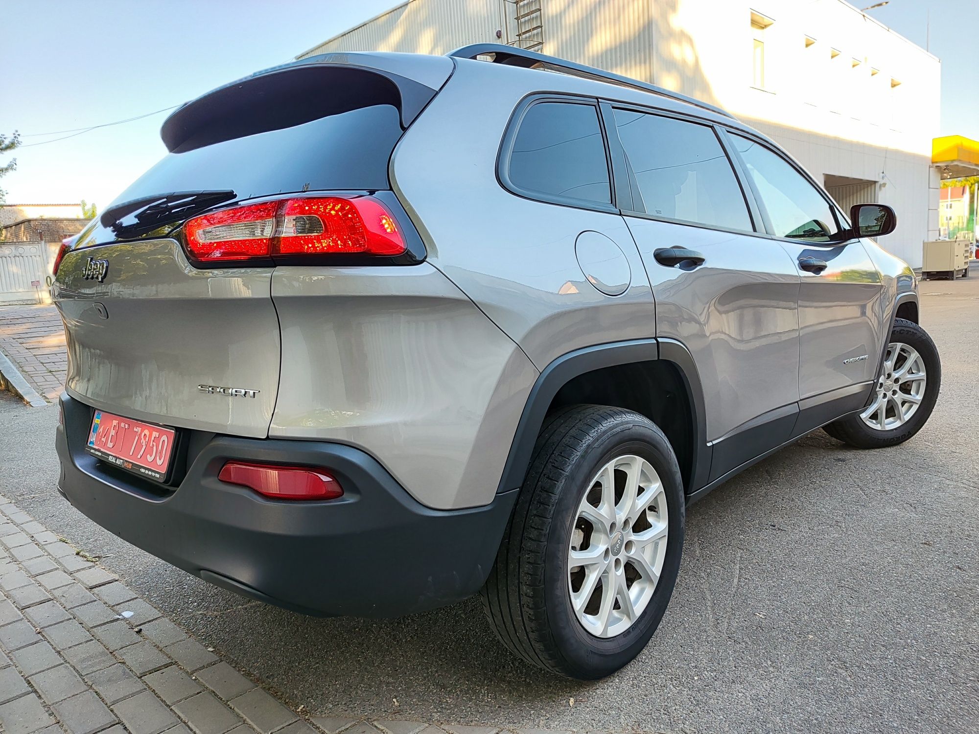 Sport Jeep Cherokee 2,4 бенз АВТОМАТ