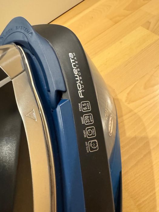 Ferro Rowenta com reservatório de água