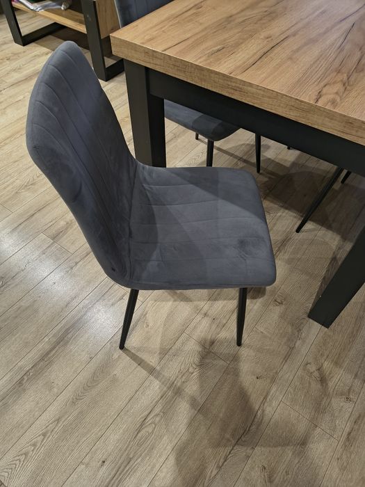 Stół do jadalni plus 6 krzeseł