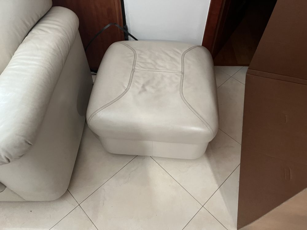 Conjunto de sofas com puff em bom estado