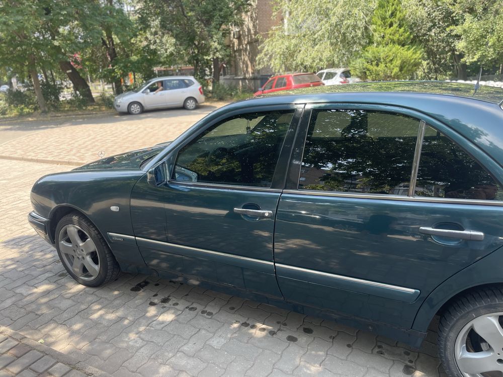 Продам мерседес в 210 2.2 дизель