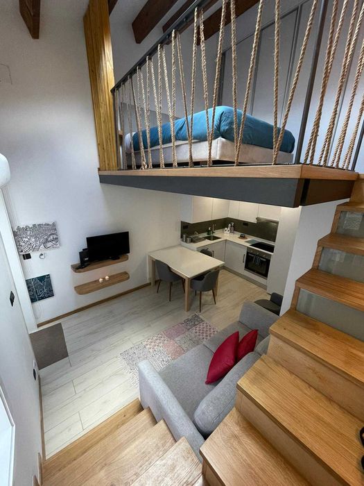 Apartamento T1 Mezanino - R. Constituição - Porto