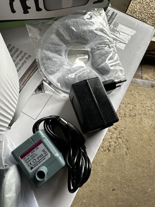 Поїлка для кішок PewinGo обʼємом 2 л