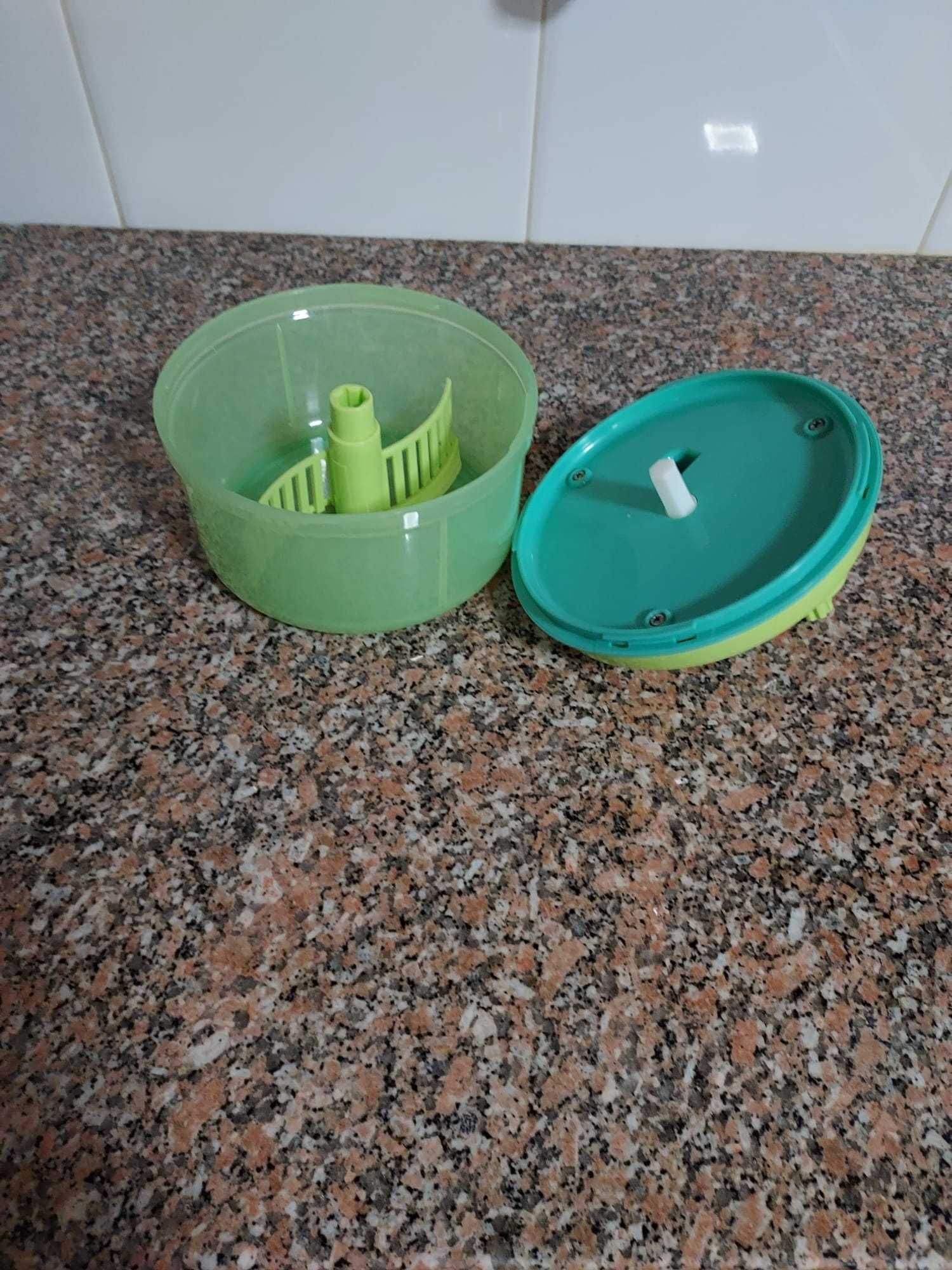 Artigos Tupperware: Quick Chef e Caixa para cereais (como novas)