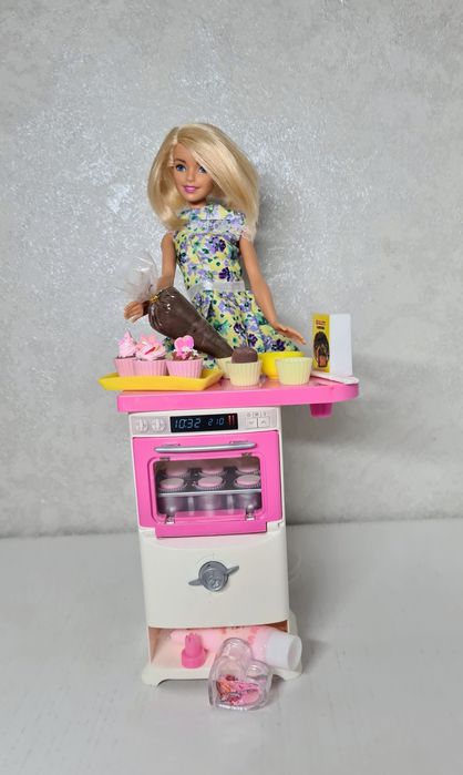 набір меблі лялька Барбі Mattel  кондитер перукар кафе  кухня салон