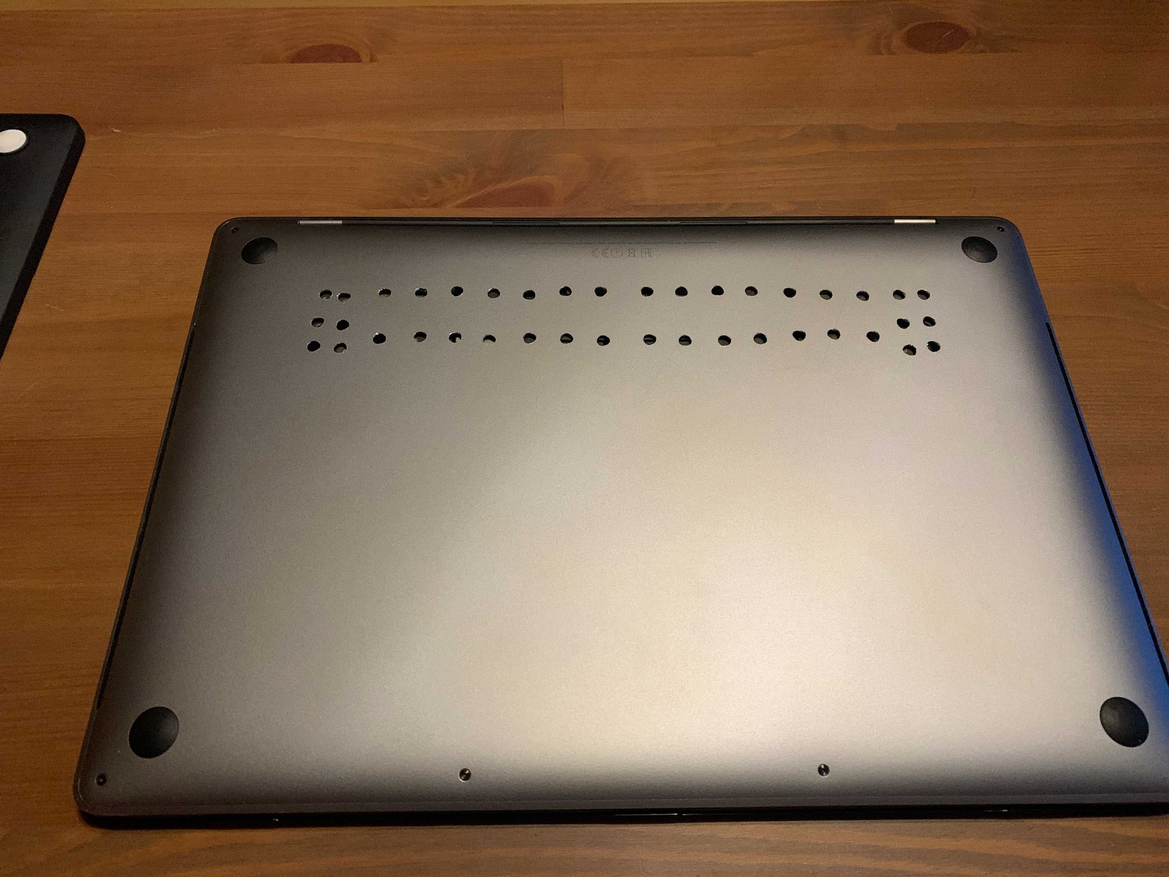 Laptop Apple Macbook A1707 I7 / 16 RAM / Dysk512/ Grafika Radeon 560