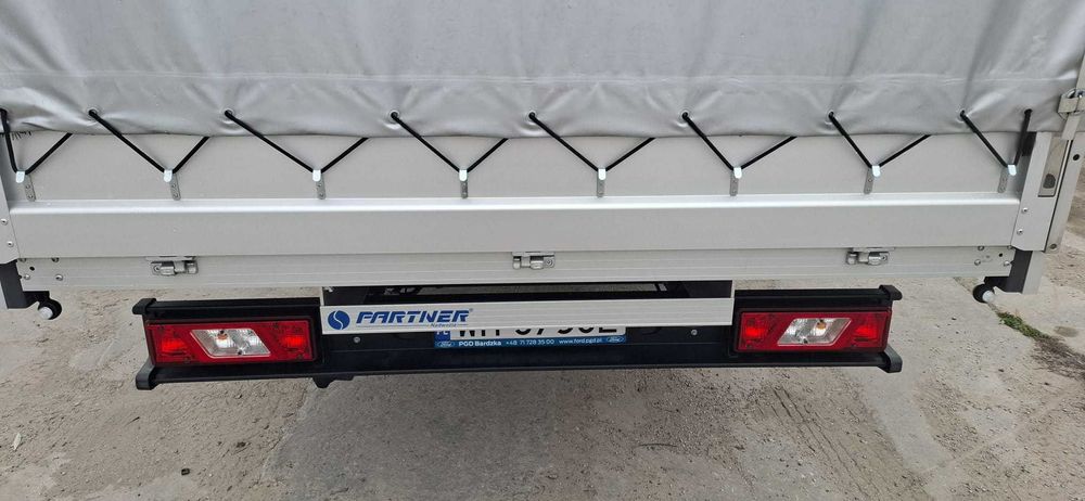 Zabudowa dostawczaka / furgonetki / busa (skrzynia z plandeką)