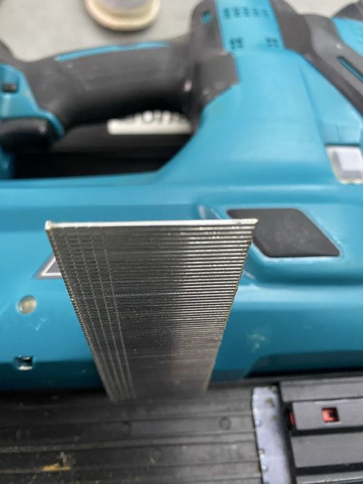 Makita  18v DBN 500  gwozdziarka  body