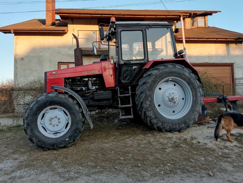 Трактор МТЗ 1221