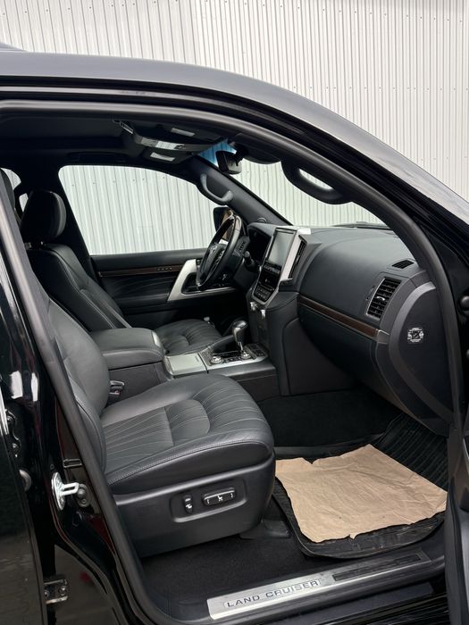 Продається LAND CRUISER 200 2020 року