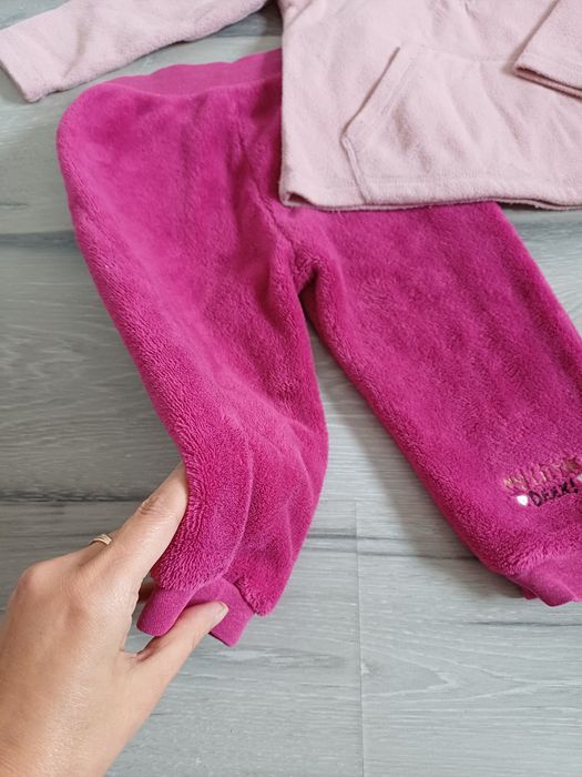 Bluza polarowa i spodnie dresowe