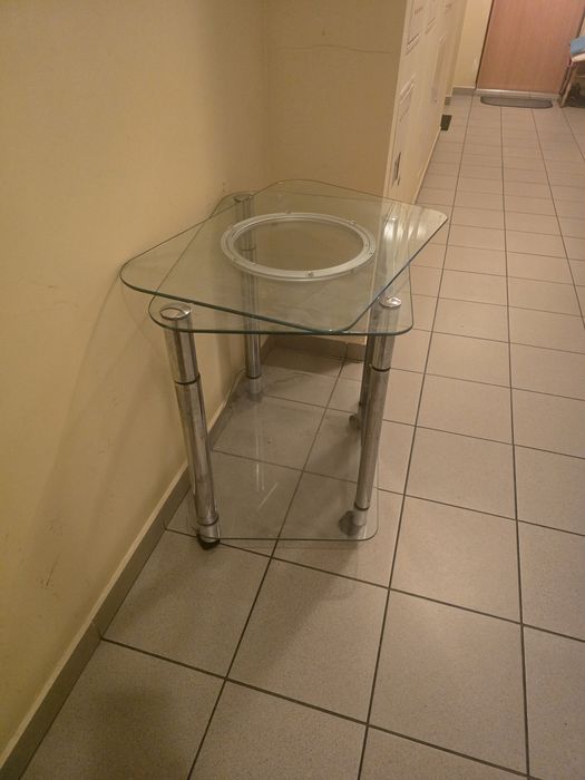 Stolik szklany pod telewizor