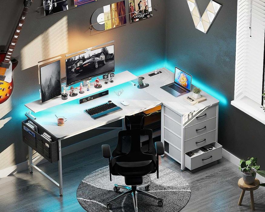 Mesa de gaming secretária branca  140 x 80 cm  LED e vários acessórios