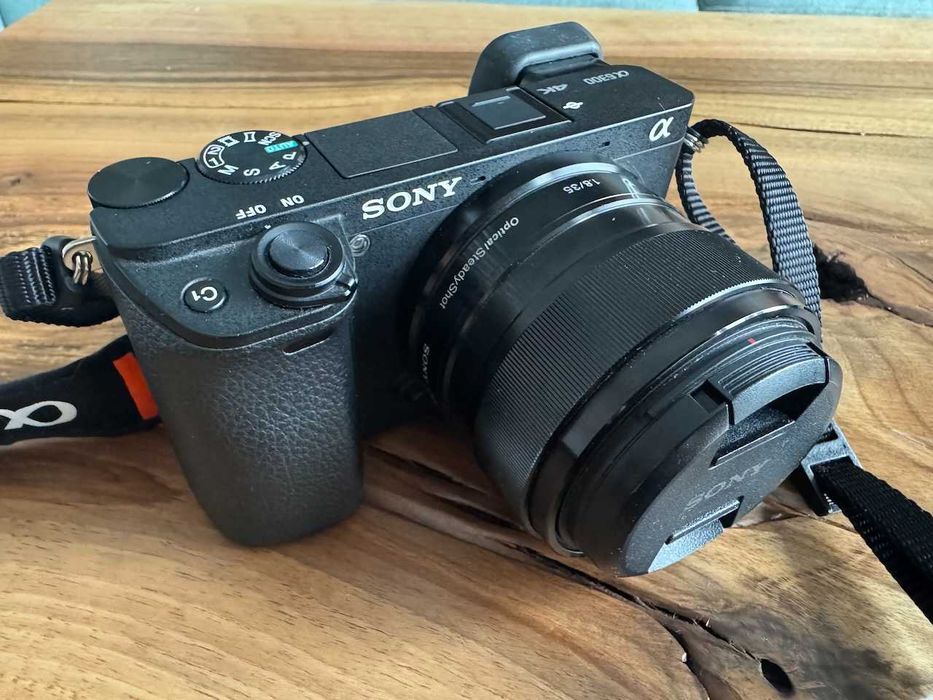 Sony a6300 body ILCE6300 + obiektyw Sony E 35mm f/1.8