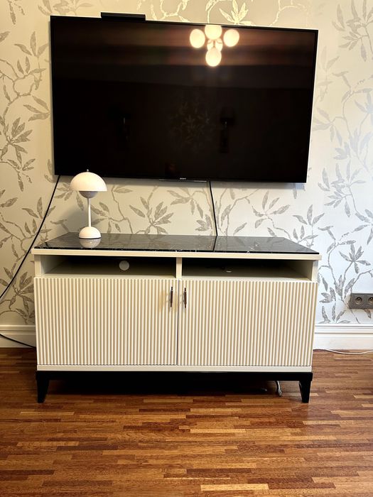 Konsola RTV w stylu art deco, piękna i stylowa