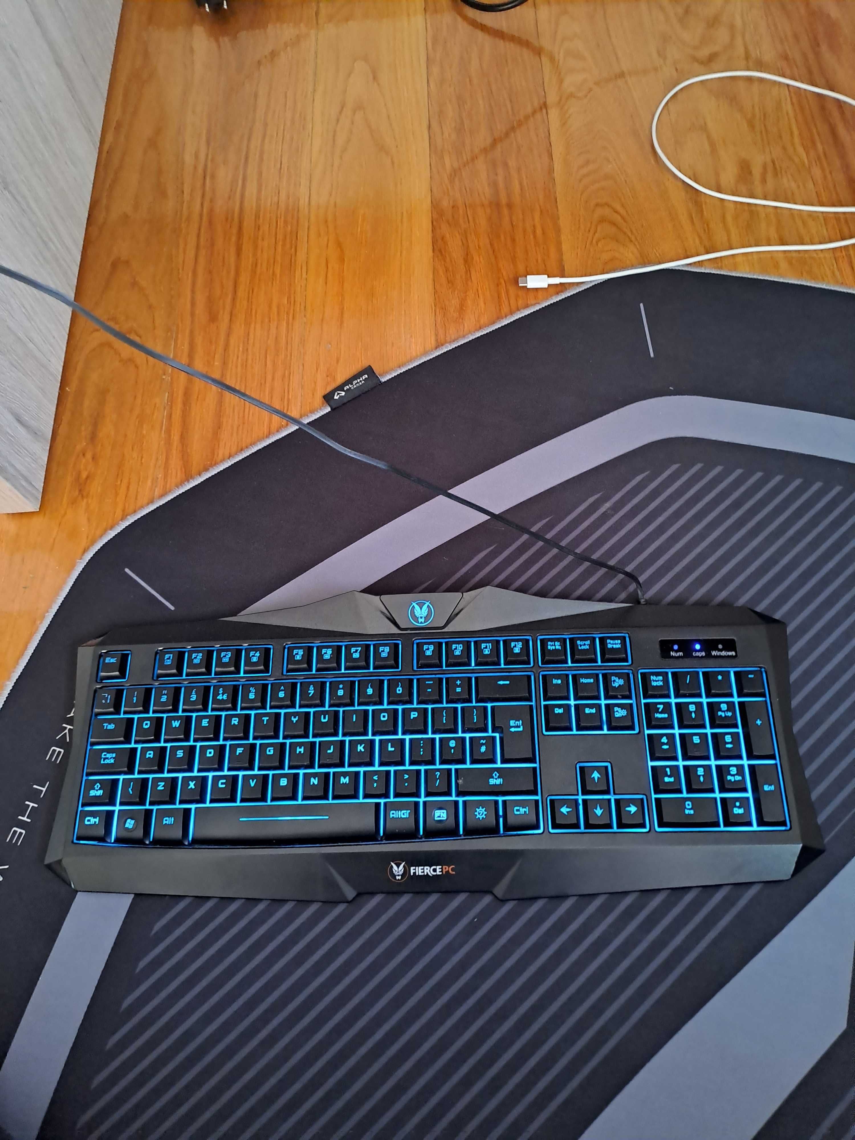 Teclado gamer de membrana RGB (com 7 cores)