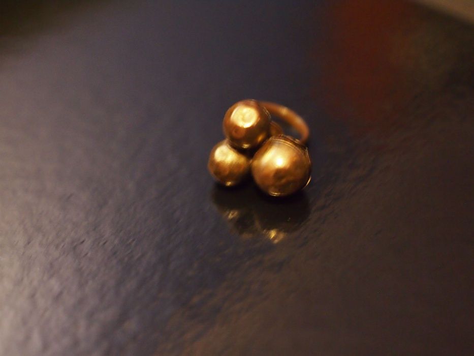 Conjunto de Anel e Fio com bolas dourado