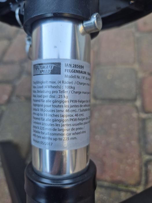 Stojak na koła do samochodu