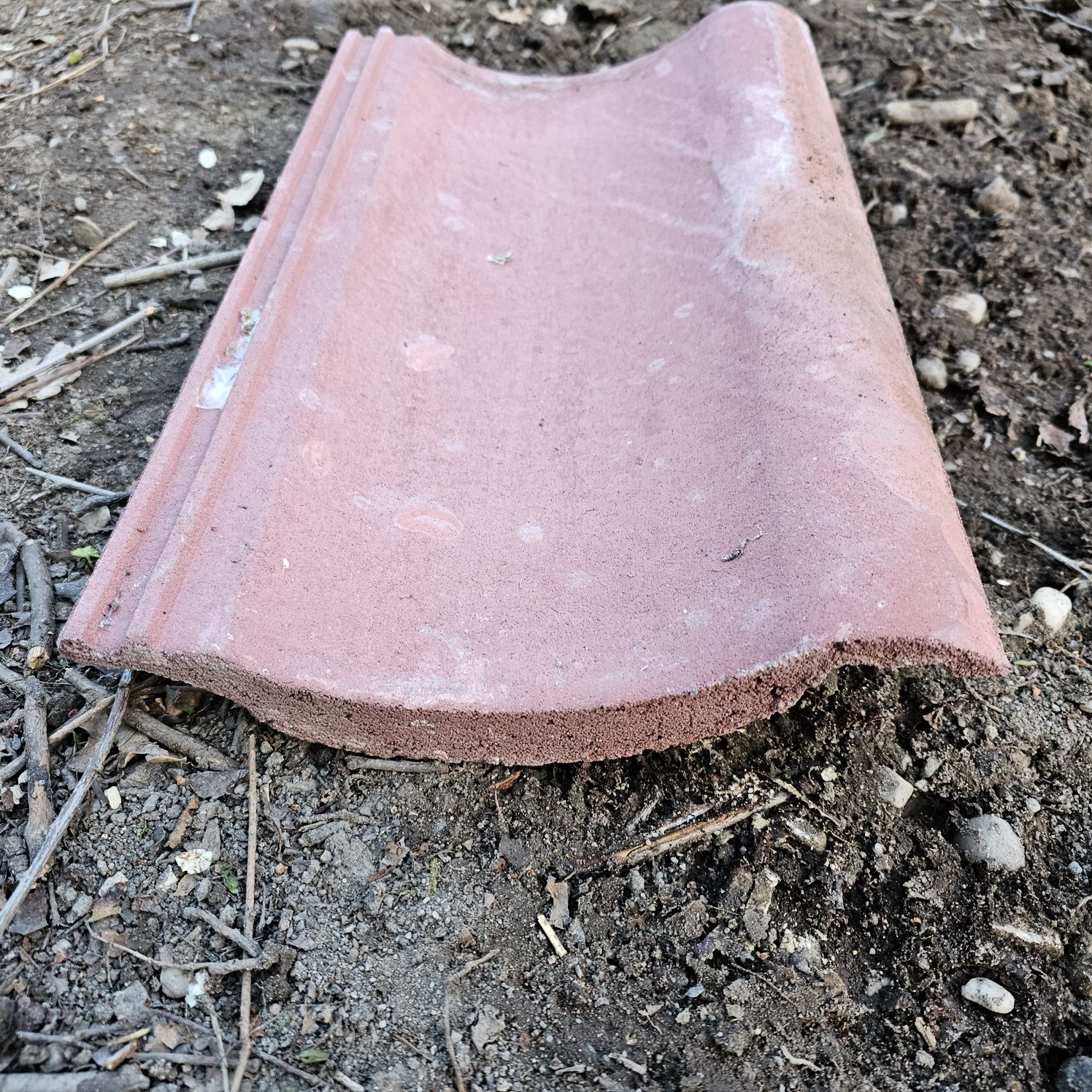 Dachówka betonowa jednofalista Adamowski czerwona