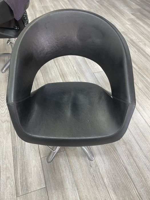 Vendo 4 cadeiras iguais