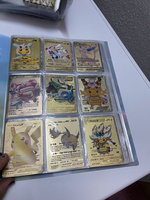 Caixas e cartas pokemon muito variada