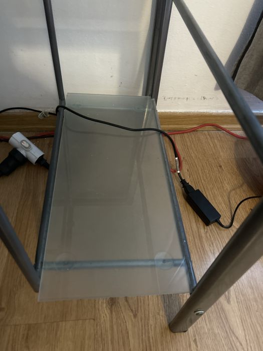 Mesa de vidro com gaveta