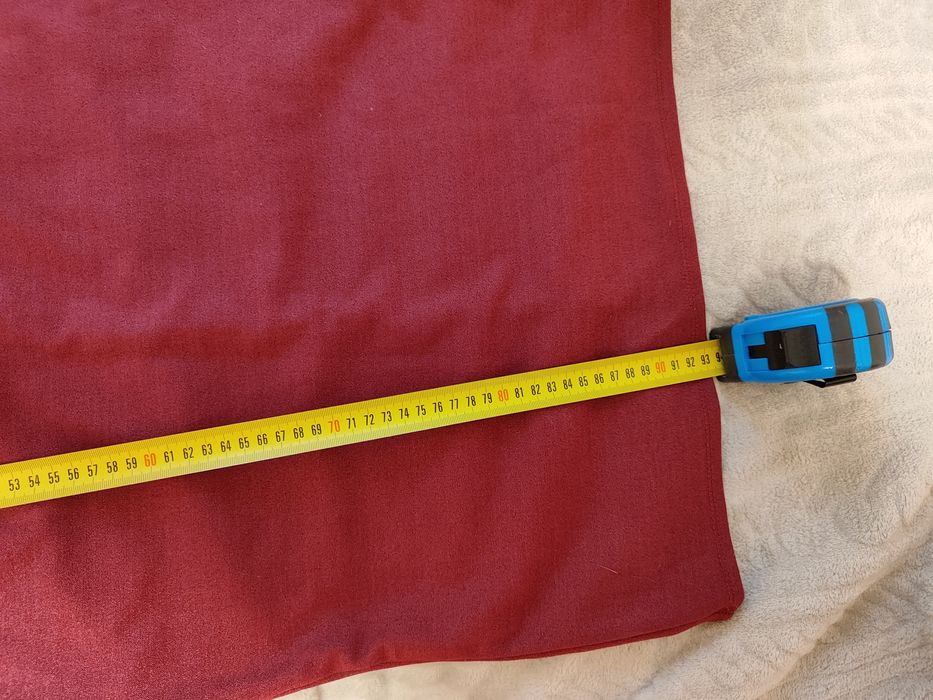 Сукня темно рожева з голими плечима