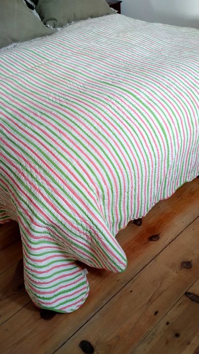 Colcha colorida reversível