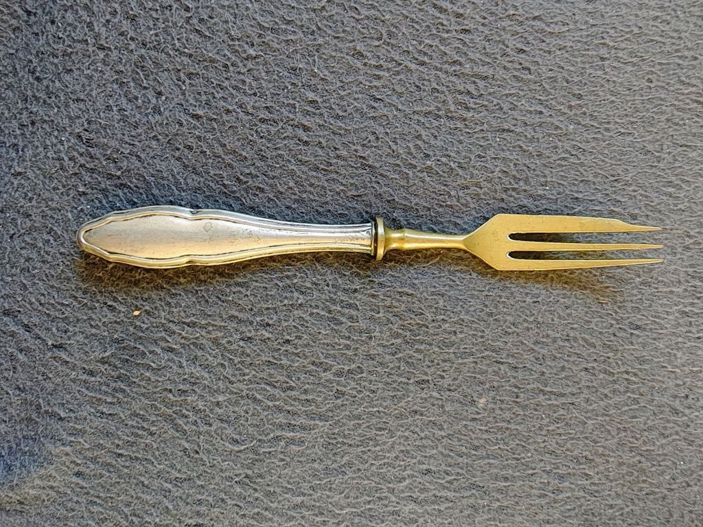 5 starych srebrnych sztućców