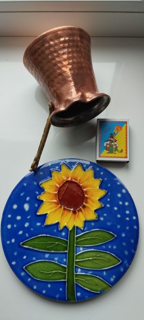 Кофейные чашки с блюдцами