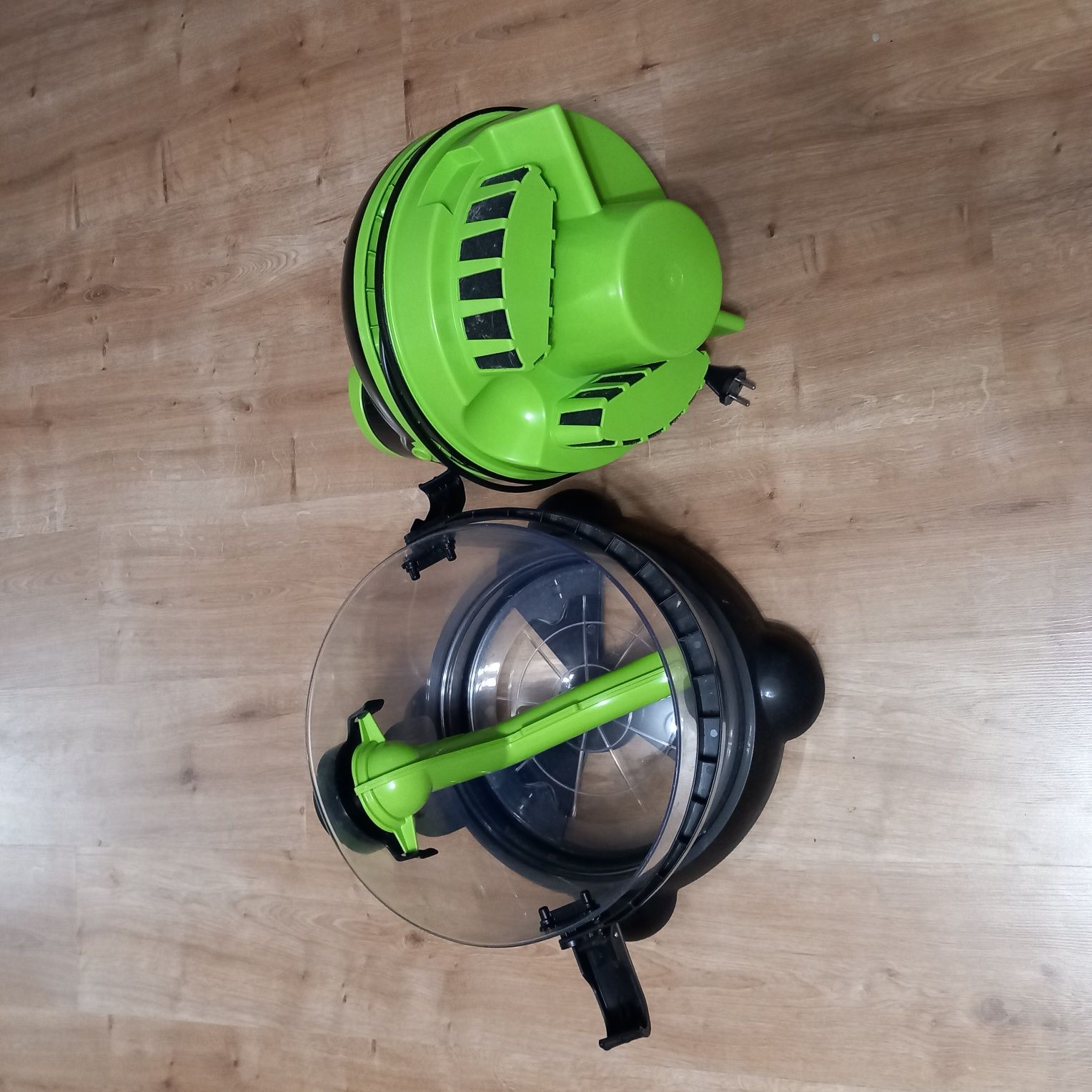 Odkurzacz wodny MPM MOD-30 AQUQRIAN HEPA 2400W
