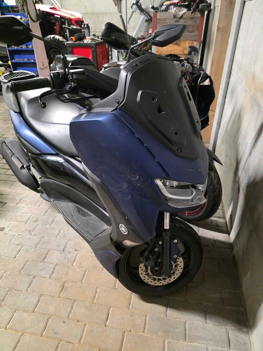 Yamaha N max 125 lagi rama silnik lampa