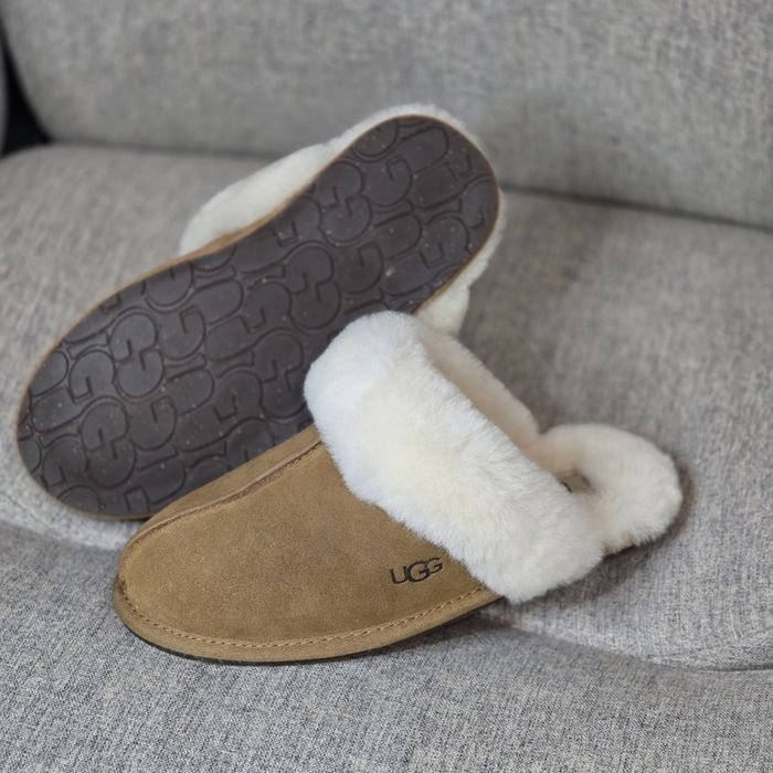 Жіночі хатні тапочки UGG
