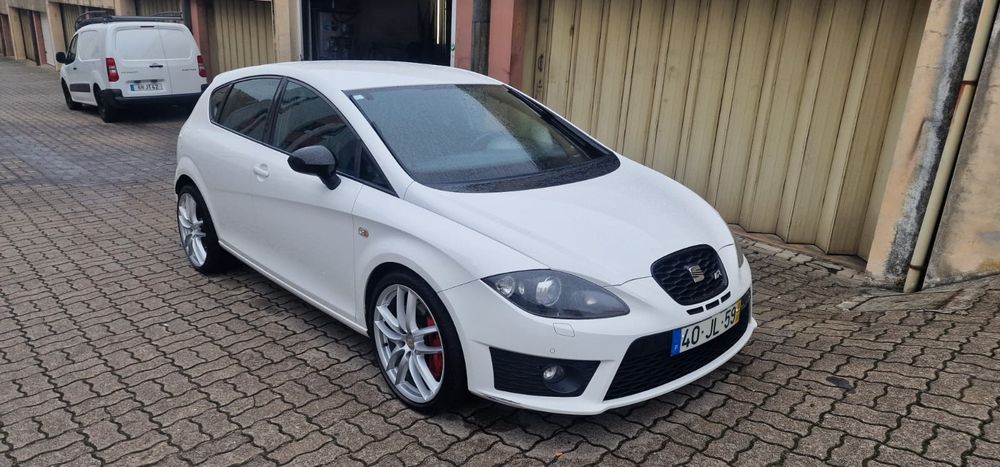 SEAT Leon Cupra R