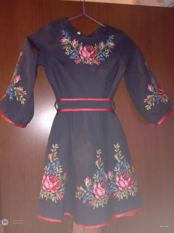 Плаття вишиванка для дівчинки вишите хрестиком