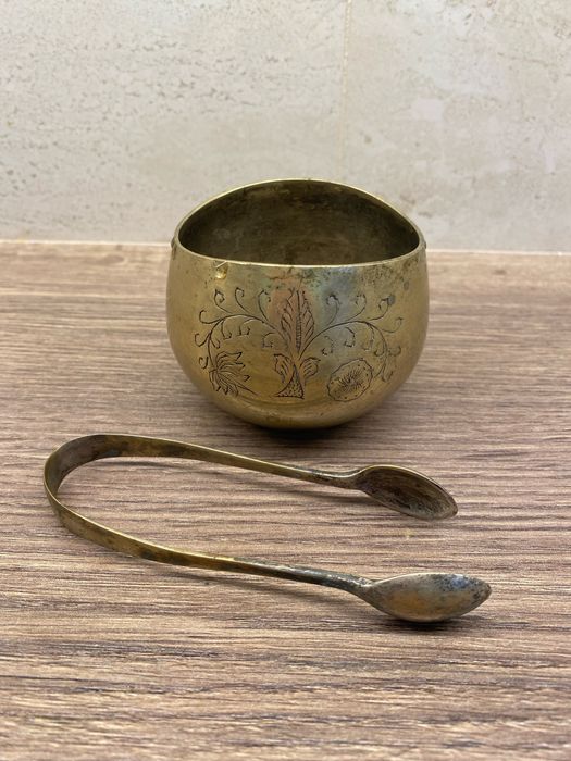 Cukiernica  ze szczypcami