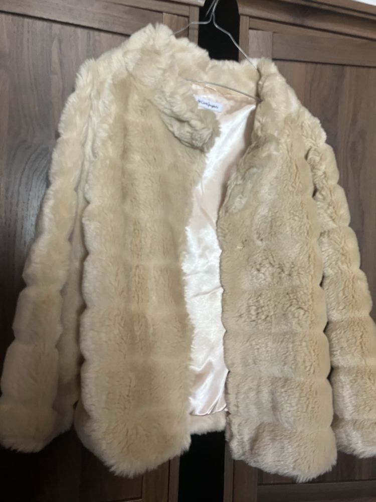 Casaco beje de pelo