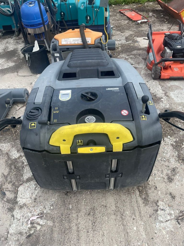 Zamiatarka spalinowa karcher KM 75/40W