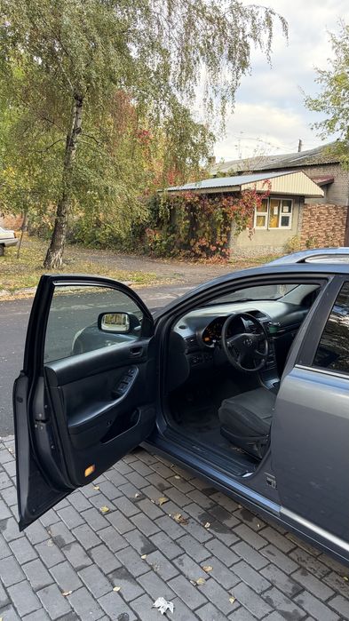 Toyota Avensis 2.0 дізель