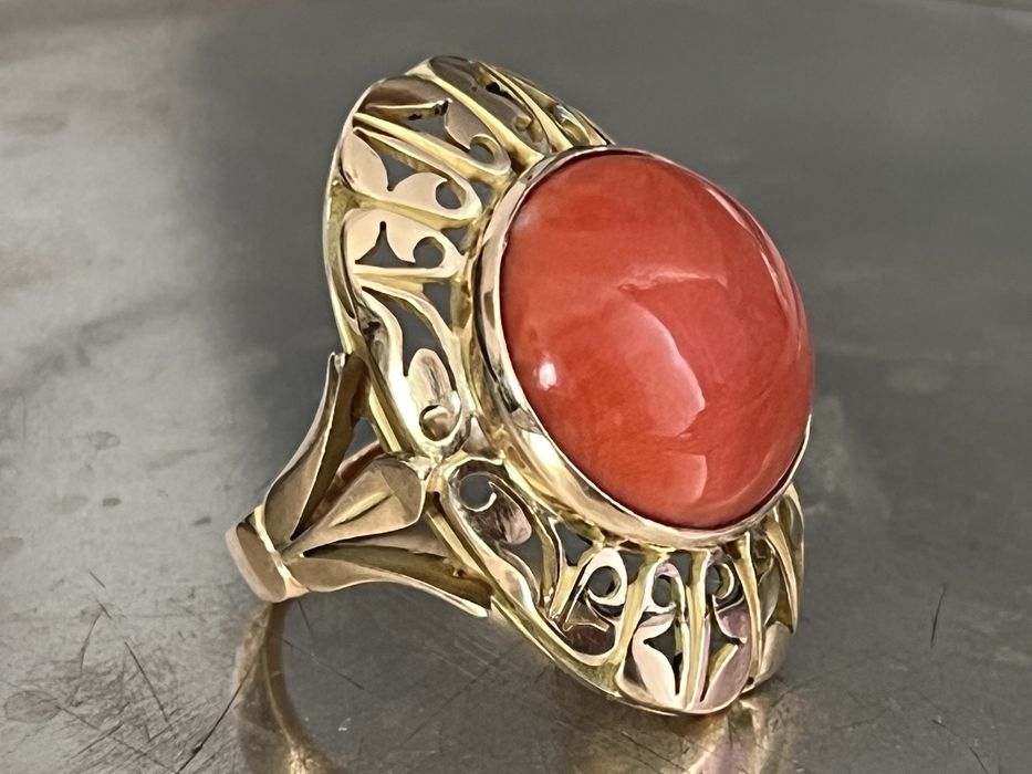 Zloty pierscionek z koralem PRL 14K - 12,7gr.