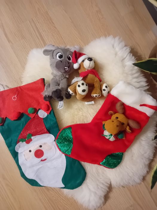 Zestaw Mikołaj Święta skarpety na prezenty pluszaki